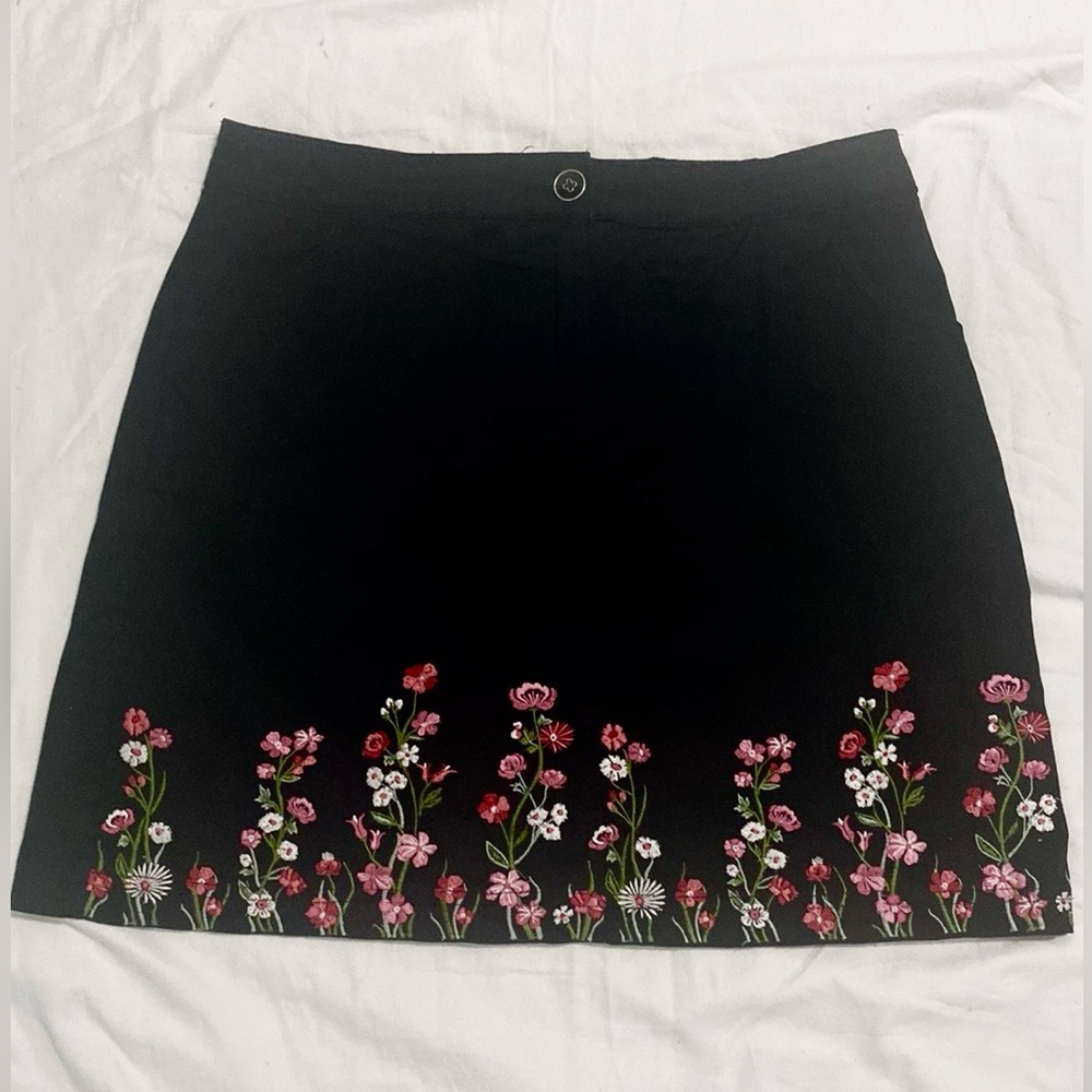 Karen Scott Embroidery floral Black Mini skirt size 6